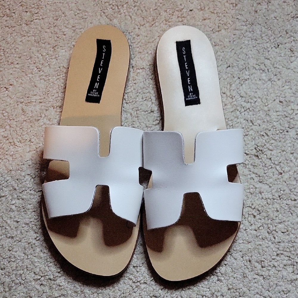 Steven By Steve Madden White and Tan Slide Sandals with H Cutout - Picture 2 of 4